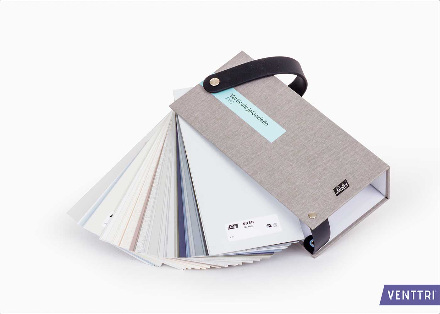 Farbenfächer mit praktischer und stabiler Trageschlaufe