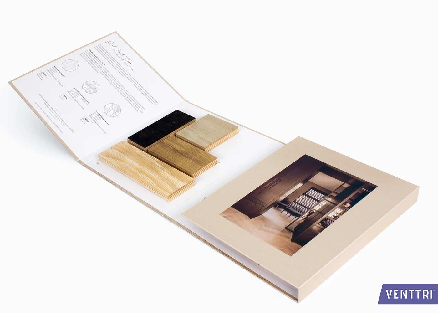 4-fach Mappe aus perlmuttfarbenem Leinen